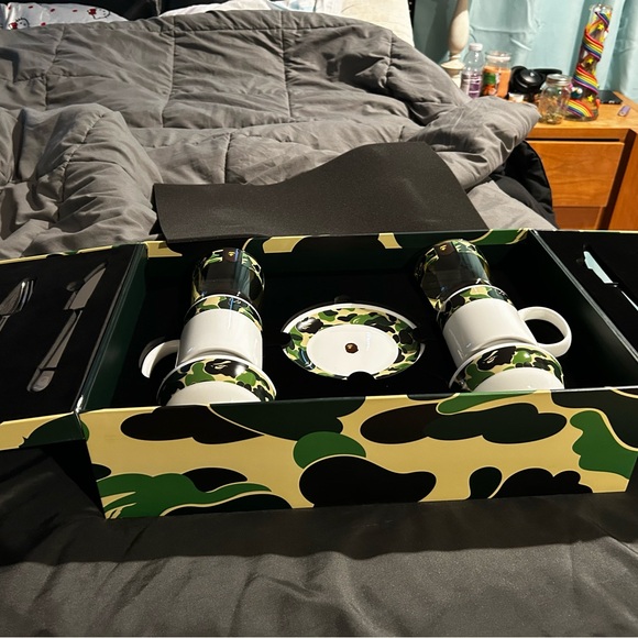 A Bathing Ape Camo kitchen set - Picture 1 of 14